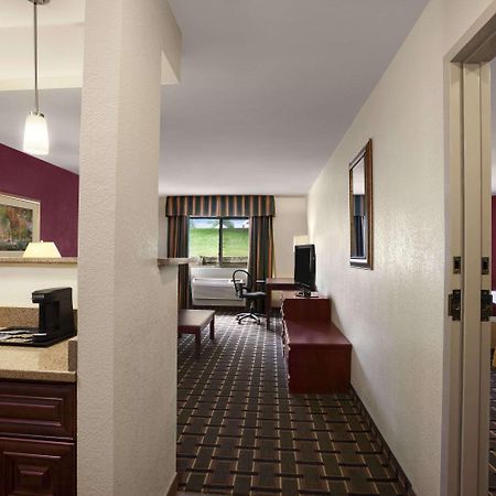 Quality Inn Lincoln Cornhusker Bagian luar foto